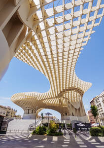 Metropol Parasol (Las Setas) am La Encarnacion Platz, Blick von unten, Sevilla, Andalusien, Spanien, Europa - RHPLF20207