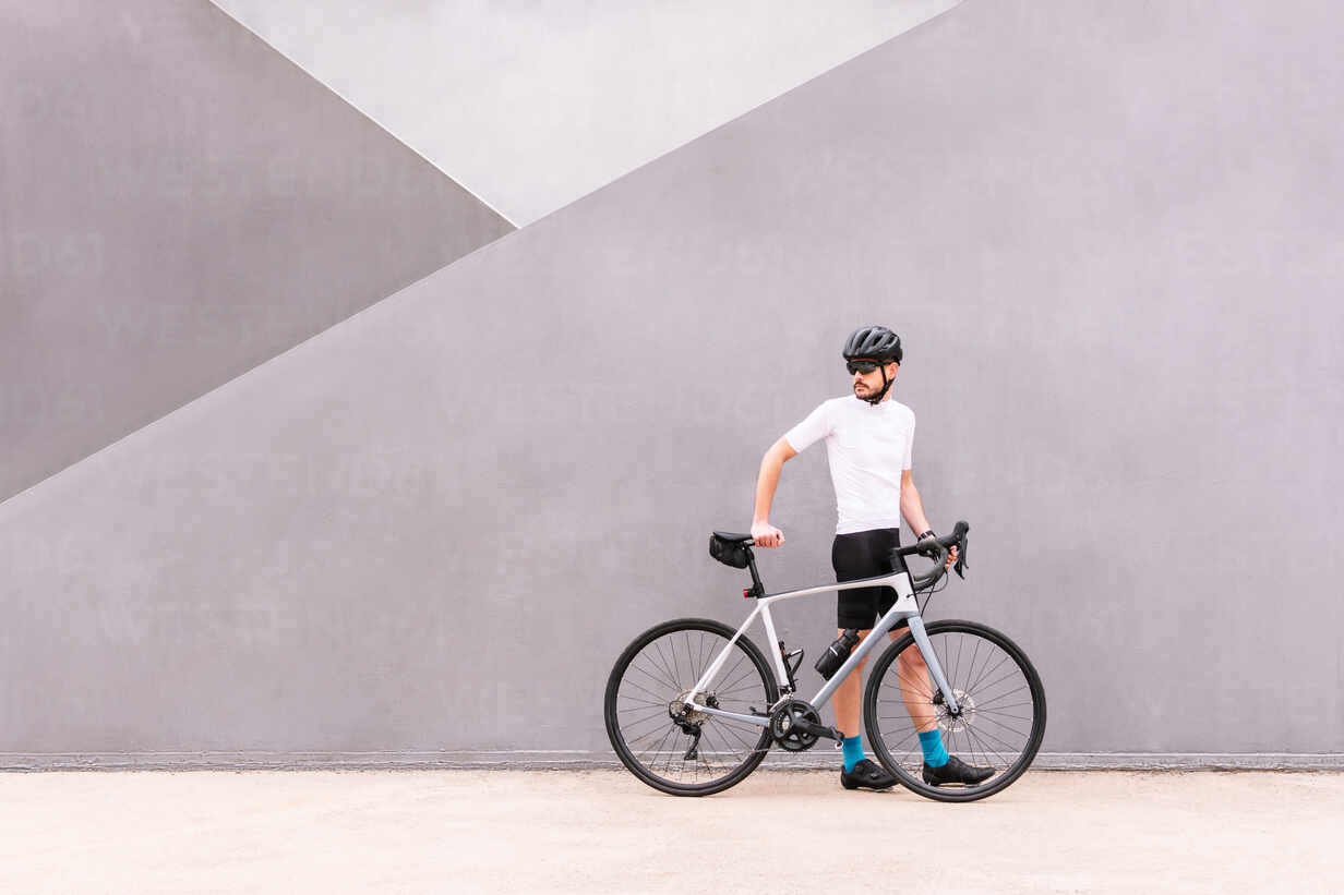 What To Wear While Cycling In A City 