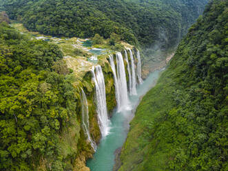 Cascada de Tamul-Wasserfälle im Wald, Huasteca Potosi, Mexiko - RUNF04605