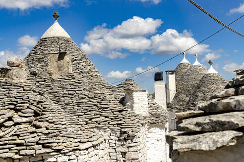 Details der kegelförmigen Steindächer der traditionellen Trulli-Häuser, Alberobello, UNESCO-Weltkulturerbe, Provinz Bari, Apulien, Italien, Europa - RHPLF20255