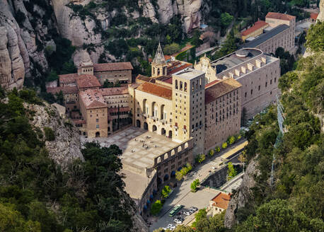 Abtei Santa Maria de Montserrat, Blick von oben, Gebirgszug Montserrat bei Barcelona, Katalonien, Spanien, Europa - RHPLF20272