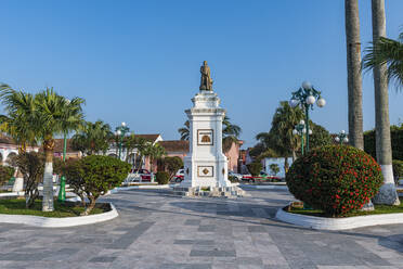 Statue auf dem Hidalgo-Platz, Tlacotalpan, Veracruz, Mexiko - RUNF04615