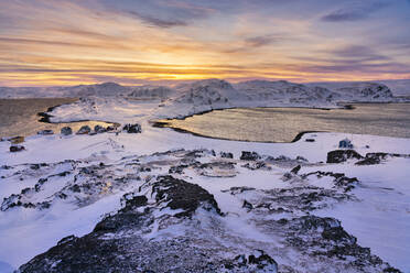 Kongsfjord, Veidnes, Dorf bei Sonnenuntergang, Finnmark, Norwegen, Skandinavien, Europa - RHPLF20332