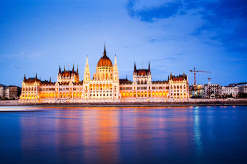 Das ungarische Parlamentsgebäude am Ufer der Donau in Pest, UNESCO-Weltkulturerbe, Budapest, Ungarn, Europa - RHPLF20345