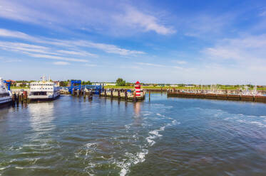 Deutschland, Schleswig-Holstein, Wyk auf Fohr, Boote im Hafen auf der Insel Fohr - THAF02973