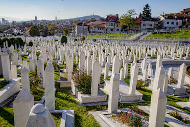 Märtyrer-Gedenkfriedhof Kovaci, der Hauptfriedhof für Soldaten der bosnischen Armee, Stari Grad, Sarajevo, Bosnien, Europa - RHPLF20391