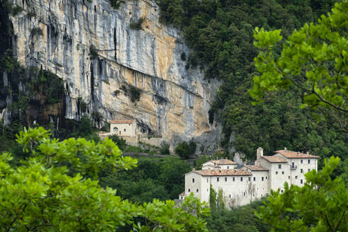 Einsiedelei St. Girolamo, Park des Monte Cucco, Apennin, Umbrien, Italien, Europa - RHPLF20421