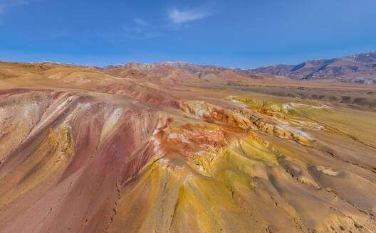 Luftaufnahme der bunten Berge von Kyzyl-Chin (Mars), Altai, Russland. - AAEF09331