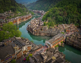 Luftaufnahme von Fenghuang, China - AAEF09335