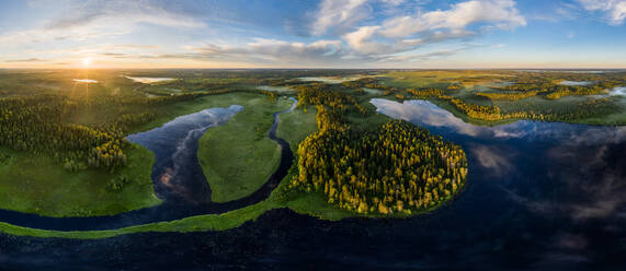 Luftaufnahme des Vodlozero-Nationalparks, Republik Karelien, Russland. - AAEF09419