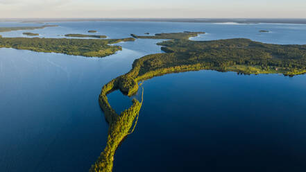 Luftaufnahme des Vodlozero-Nationalparks, Republik Karelien, Russland. - AAEF09465