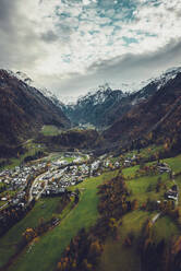 Luftaufnahme der verschneiten Gipfel von Kaprun, Alpen, Österreich. - AAEF09889