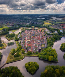 Luftaufnahme der sternförmigen Festung Naarden Vesting, Noord-Holland, Niederlande - AAEF10011