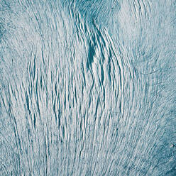 Luftaufnahme einer Gletschertextur und -risse, Chiesa in Valmalenco, Lombardei, Italien. - AAEF10039