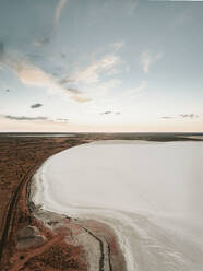 Luftaufnahme eines Salzsees namens Lake Hart, South Australia, Australien. - AAEF10126