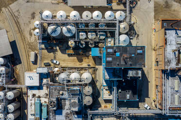 Aerial view of a petrol chemical processing plant and storage facilities. - AAEF10187