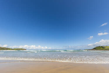 Clear blue sky over Killalea Beach in Killalea State Park - FOF12125