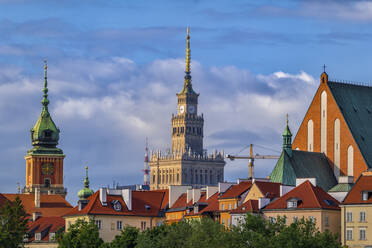 Poland, Masovian Voivodeship, Warsaw, Old town houses with tower of Royal Castle, Palace of Culture and Science and Saint Johns Archcathedral in background - ABOF00672