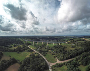 Panoramaluftaufnahme der Eisenbahnbrücke von Lyduvƒónai, Litauen - AAEF11357