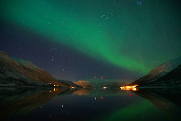 Spektakuläre grüne Nordlichter in Tromso - ADSF28147