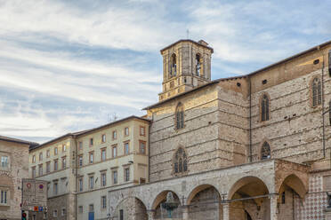 Italien, Provinz Perugia, Perugia, Dom von Perugia und Fontana Maggiore auf der Piazza IV Novembre - MAMF01937