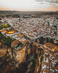 Luftaufnahme der Stadt Ronda, in Andalusien, Spanien - AAEF11399