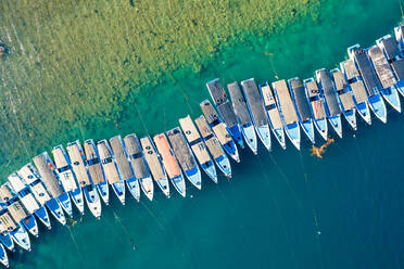 Luftaufnahme von Fischerbooten im Nordwesten von Bali, Indonesien. - AAEF11455