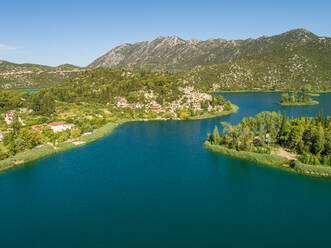 Luftaufnahme der Süßwasserseen von Bacina in Süddalmatien, Kroatien. - AAEF12447