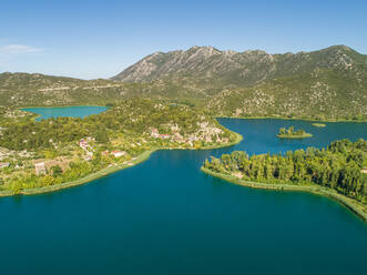 Luftaufnahme der Süßwasserseen von Bacina in Süddalmatien, Kroatien. - AAEF12449