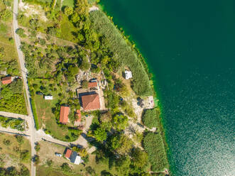 Luftaufnahme der Süßwasserseen von Bacina in Süddalmatien, Kroatien. - AAEF12455