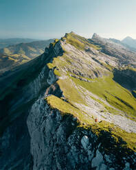 Luftaufnahme der Gebirgskette in Entlebuch, Schweiz - AAEF12514