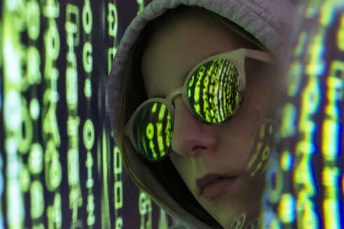 Female teenager with coding reflection on eyeglasses - BFRF02353