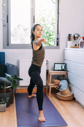Confident woman exercising at home - DAMF00869