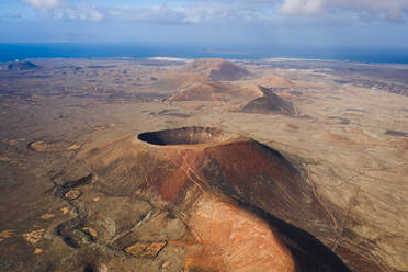 Luftaufnahme des Vulkans Calderon Hondo in der Nähe von Lajares, Insel Fuerteventura. - AAEF12712