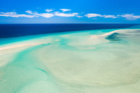 Luftaufnahme der Lagune des Strandes Sotavento in Costa Calma, Insel Fuerteventura. - AAEF12716