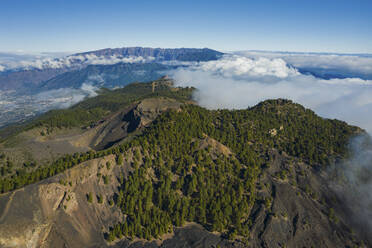 Luftaufnahme des Vulkans Duraznero im Naturpark Cumbre Vieja bei Villa do Marzo auf La Palma, Kanarische Inseln, Spanien. - AAEF12804