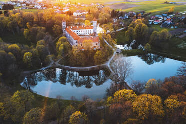 Luftaufnahme der Burg Panemune in der Nähe des Flusses Neman im Bezirk Jurbarkas, Skirsnemune, Litauen. - AAEF12997