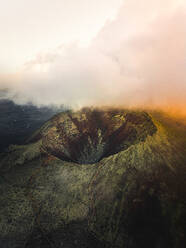 Luftaufnahme des Kraters Vulcano La Corona in der Nähe von Ye, Insel Lanzarote, Kanarische Inseln, Spanien. - AAEF13169