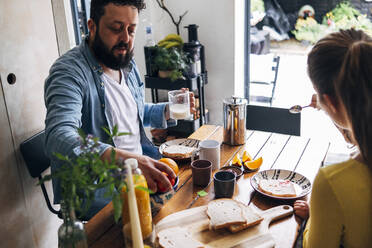 Family eating healthy breakfast at home - ASGF01007