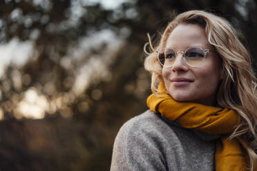 Beautiful woman wearing eyeglasses at sunset - JOSEF05365