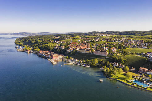 Deutschland, Baden-Württemberg, Meersburg, Luftaufnahme der Stadt am Bodenseeufer - WDF06580