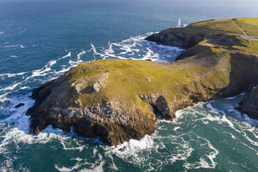 Blick aus der Luft auf Trevose Head und Leuchtturm, Cornwall, England, Vereinigtes Königreich, Europa - RHPLF20539