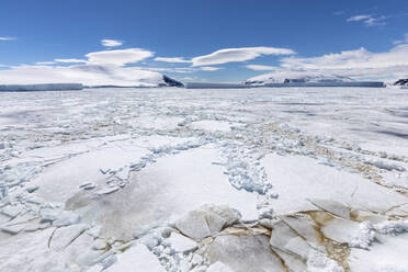 Aufbrechen des winterlichen Meereises im Weddellmeer, Antarktis, Polarregionen - RHPLF20563