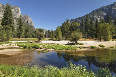Merced River im Yosemite Valley, Yosemite-Nationalpark, UNESCO-Welterbe, Kalifornien, Vereinigte Staaten von Amerika, Nordamerika - RHPLF20600