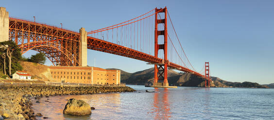 Golden Gate Bridge bei Sonnenaufgang, San Francisco Bay, Kalifornien, Vereinigte Staaten von Amerika, Nordamerika - RHPLF20634