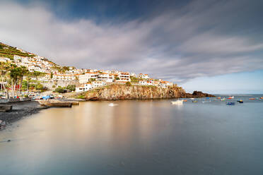 Hafen der weißen Stadt Camara de Lobos auf den Klippen, Insel Madeira, Portugal, Atlantik, Europa - RHPLF20662