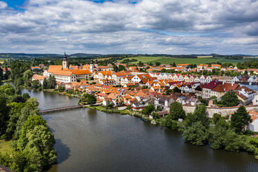 Luftaufnahme des historischen Zentrums von Telc, UNESCO-Weltkulturerbe, Südmähren, Tschechische Republik, Europa - RHPLF20679