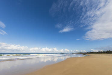 Summer sky over Minnamurra Beach - FOF12131