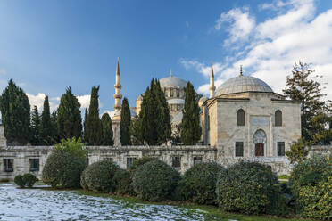 Türkei, Istanbul, Außenansicht der Suleymaniye-Moschee im Winter - ISF24863