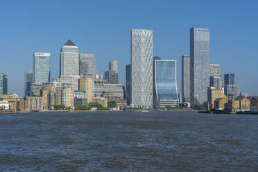 Blick auf die Hochhäuser von Canary Wharf vom Themsepfad aus, London, England, Vereinigtes Königreich, Europa - RHPLF20751